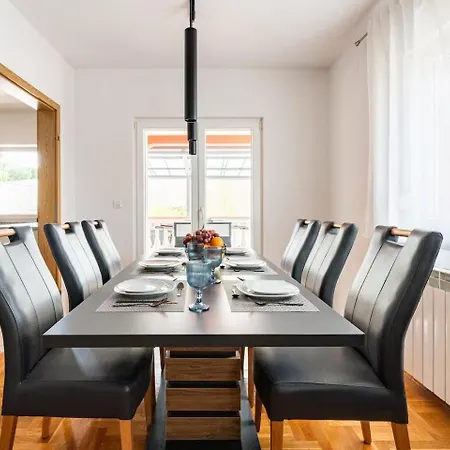 Dp By Istra Vacation Apartment